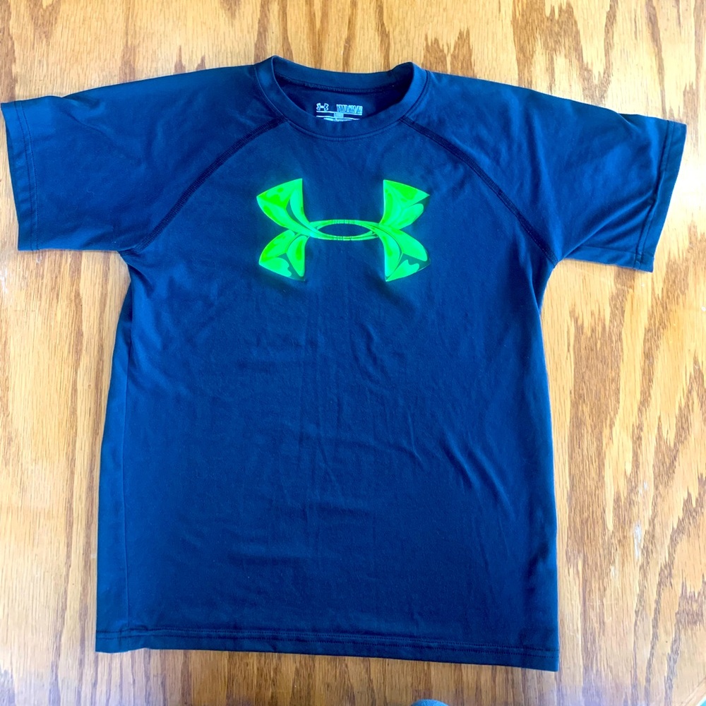 Boys Under Armour Hest Gear athletic shirt size Medium
